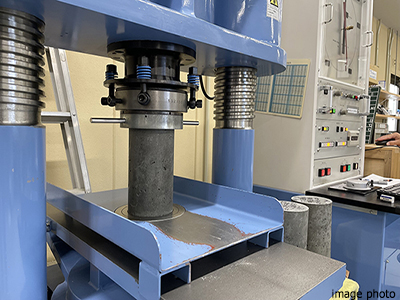 圧縮強度試験イメージ｜番町パークハウス